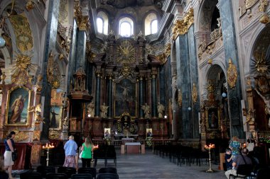 insanlar içinde Lviv muhteşem churche