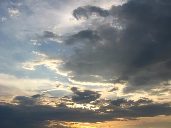 Paisagem noturna com nuvens — Fotografia de Stock