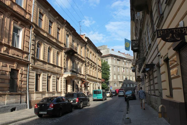 Calle estrecha en la ciudad de Lvov —  Fotos de Stock