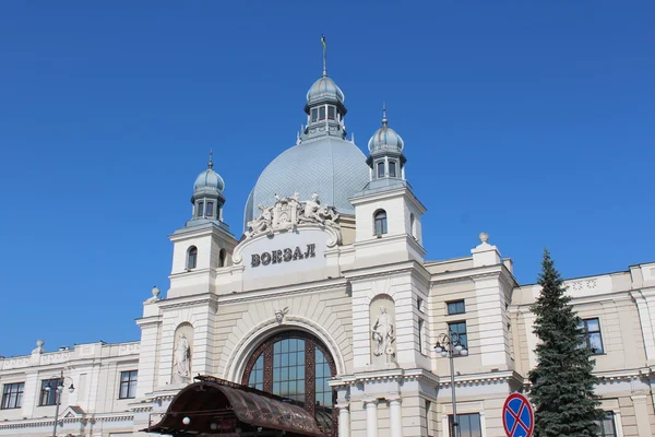 Hermosa arquitectura del edificio en Lvov — Foto de Stock