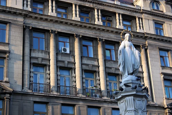 Wielki rzeźba Boga matka maria we Lwowie — Zdjęcie stockowe
