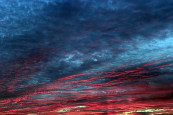 Wieczorny krajobraz z chmury — Zdjęcie stockowe
