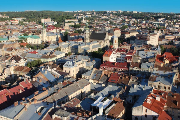 Hogy a háztetőkön lvov városában — Stock Fotó