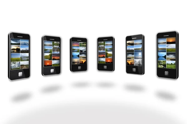 Современные мобильные телефоны с различными изображениями — стоковое фото