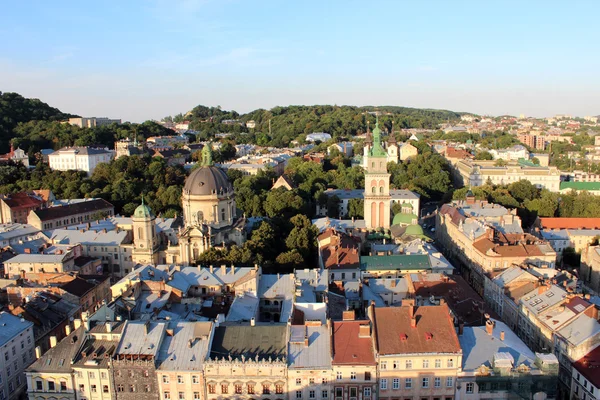 Zobacz dom-szczyty w mieście Lwowie — Zdjęcie stockowe