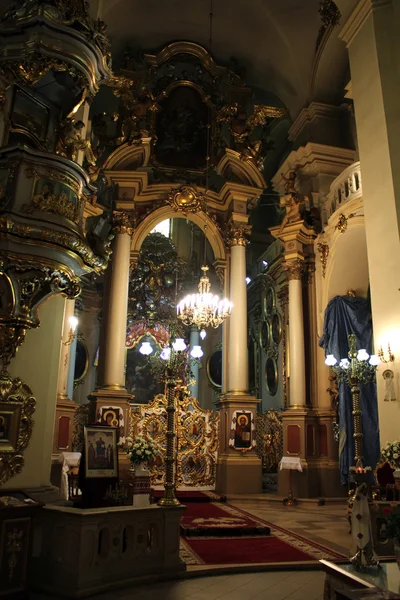 Mooi plafond in de kerk van lvov — Stockfoto
