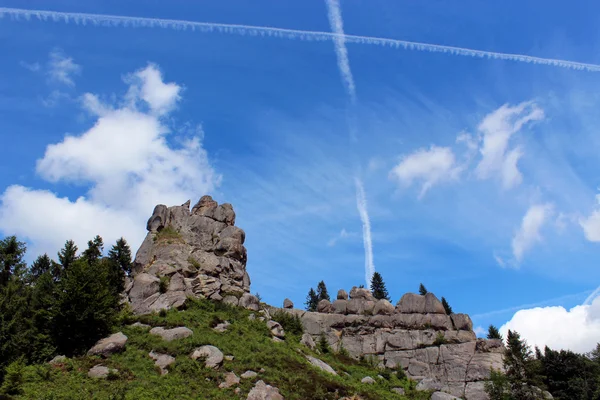 カルパティア山脈の大きな岩 — ストック写真