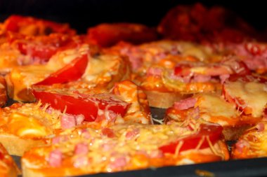 mutfak aralığında yemek sıcak sandviç