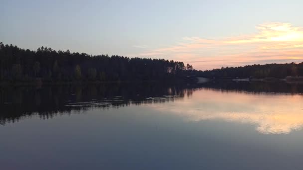 Cercles Sur Eau Lac Soir Coucher Soleil Sur Lac Forestier — Video