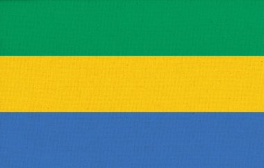 Gabon bayrağı. Kumaş yüzeyinde Gabon bayrağı. Dokulu arka planda Gabon ulusal bayrağı. Kumaş dokusu. Arap ülkesi. Gabon Cumhuriyeti