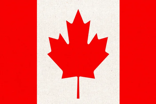 カナダの国旗 白い背景に赤いカエデの葉で生地の表面にカナダ国旗 テクスチャの背景にカナダの国旗 ファブリックテクスチャ — ストック写真