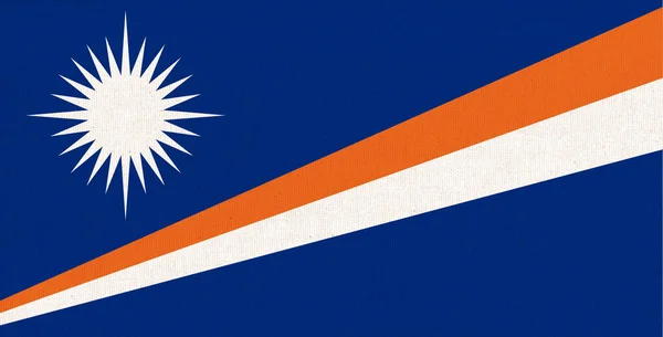 马绍尔群岛国旗 马绍尔群岛在织物表面悬挂国旗 织物的纹理 国家象征 大洋洲国家 马绍尔群岛共和国 — 图库照片