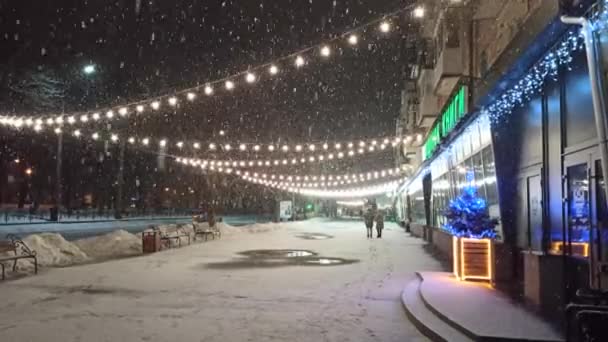 Chernihiv Ukraine January 2022 Snowfall City Night Lights Snow Falling — ストック動画