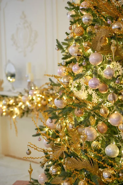 Weihnachtsbaum Rosa Kugeln Aus Nächster Nähe — Stockfoto