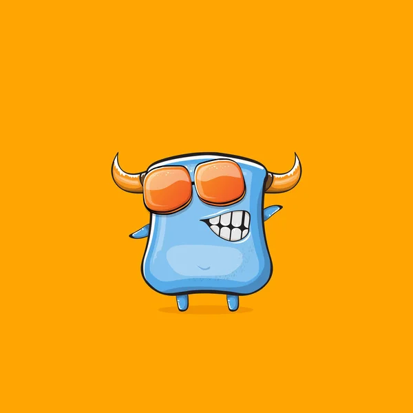 Dessin animé vectoriel drôle monstre bleu avec corne et lunettes de soleil isolées sur fond orange. Modèle de conception d'autocollant d'impression monstre bleu stupide souriant. Fantôme, troll, gremlin, gobelin, diable et monstre — Image vectorielle