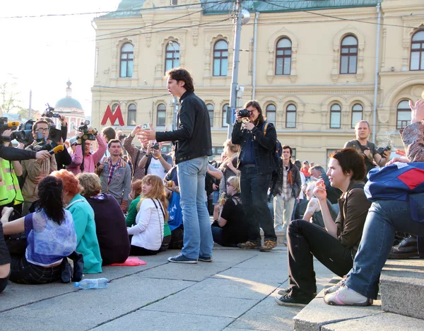 Moskova 7 Mayıs: bir muhalefet, çevik kuvvet polisi protesto karşı Başkan putins açılışı 7 Mayıs 2012, Moskova, Rusya.