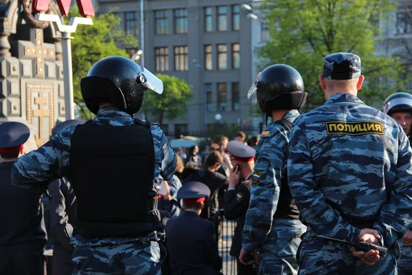 Moskova 7 Mayıs: bir muhalefet, çevik kuvvet polisi protesto karşı Başkan putins açılışı 7 Mayıs 2012, Moskova, Rusya.