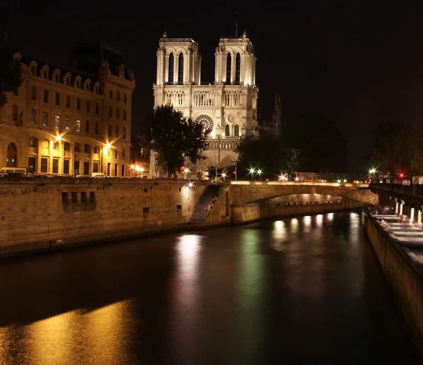 View at Latin Quarter and river Seine at Night from Cite, Paris city centre. — Stock Photo, Image