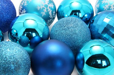 Mavi Noel baubles