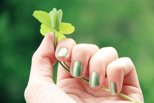 Groene manicure Rechtenvrije Stockafbeeldingen