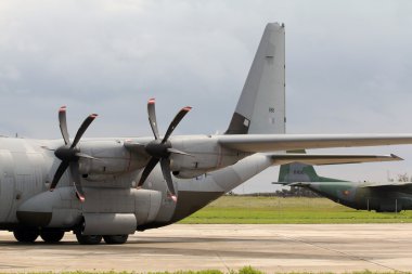 malta luqa Havaalanı'nda uçak
