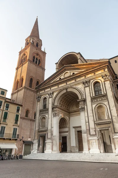Antigua iglesia en Mantua —  Fotos de Stock