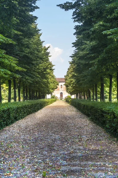 Villa and park near Mantua — Stock Photo, Image