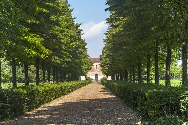 Villa und Park in der Nähe von Mantua — Stockfoto