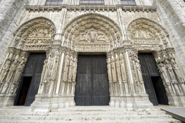-Chartres Katedrali