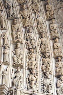 -Chartres Katedrali