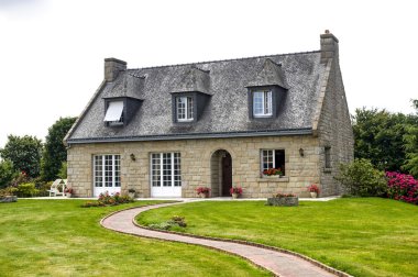 evin yakınındaki lanvallay (dinan, brittany)