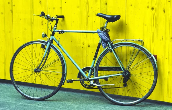 Old bicycle — Stock Photo, Image