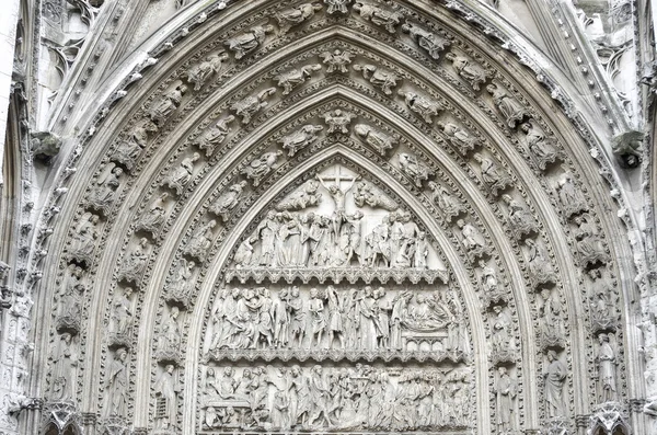 Rouen - Tuomiokirkon ulkopuoli — kuvapankkivalokuva