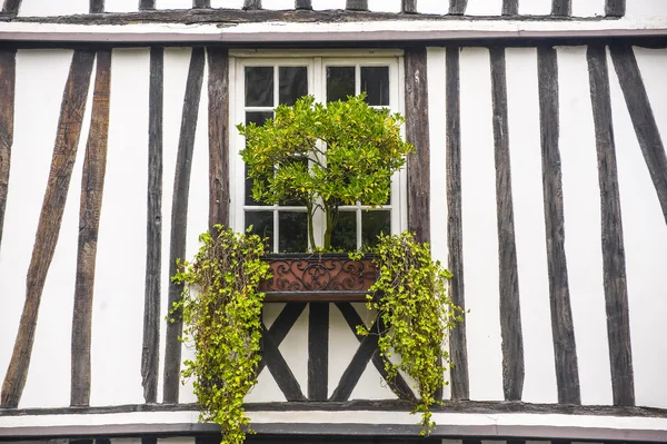 Rouen - buitenkant van oude huis — Stockfoto