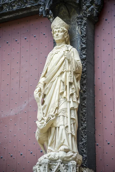 Rouen - Cathedral exterior, statue — Stock Photo, Image