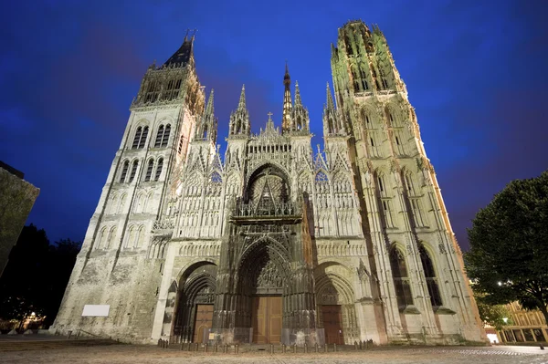 Rouen - The cathedral at night — Stock Photo, Image