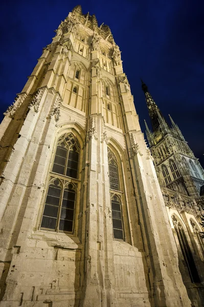 Rouen - The cathedral at night — Stock Photo, Image