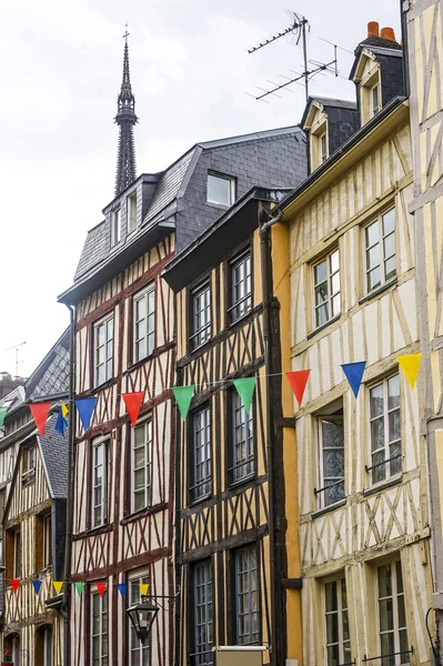 Rouen – zewnętrzna część starych domów — Zdjęcie stockowe
