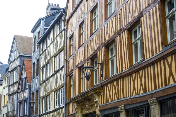 Rouen - eski evlerin dış cephe — Stok fotoğraf