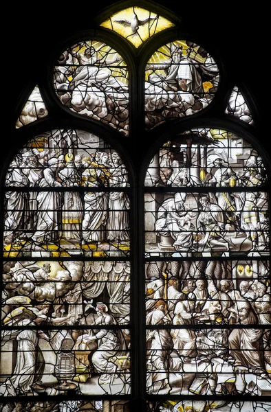 Gisors (诺曼底登陆)-在哥特式教堂的彩色玻璃 — 图库照片