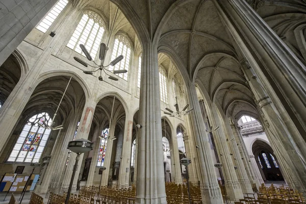 Gisors (Normandy) - Interior of gothic church — Stock Photo, Image