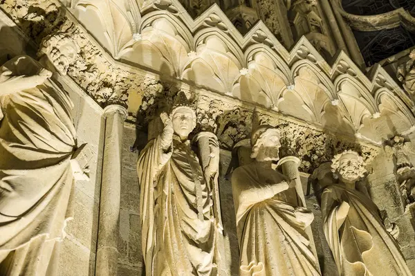 Reimsin katedraali — kuvapankkivalokuva