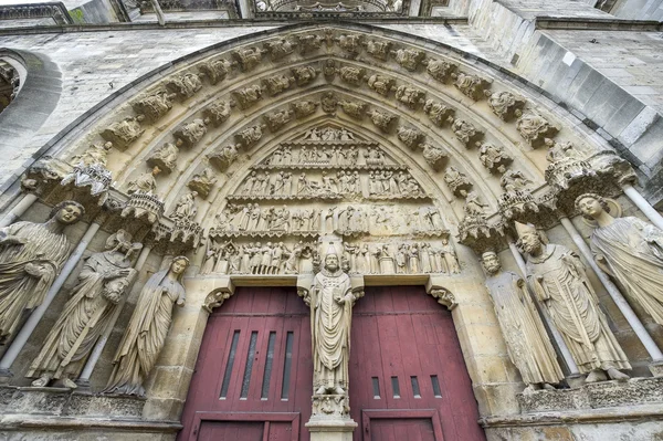 Reimsin katedraali - Ulkopuolinen — kuvapankkivalokuva