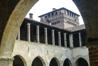 camino a través de arco en Italia