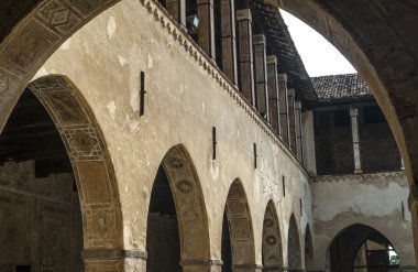 camino a través de arco en Italia