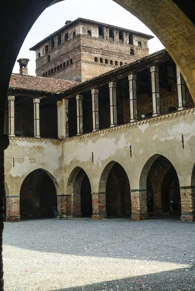 camino a través de arco en Italia