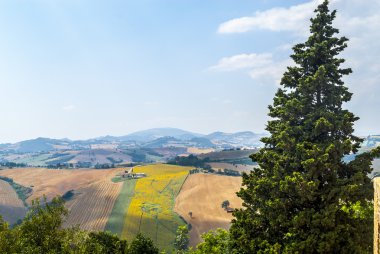 Piticchio (Ancona dan Panorama)