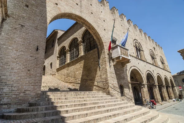 Montecassiano (Мачерата) - старого палацу — стокове фото