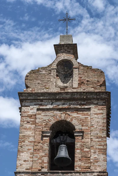 Monterubbiano - Campanario de una iglesia medieval —  Fotos de Stock