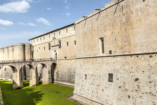 Kasteel van L'Aquila — Stockfoto